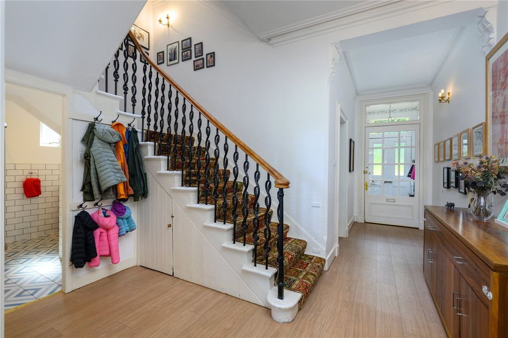 Property photo 3 of 33 Hall