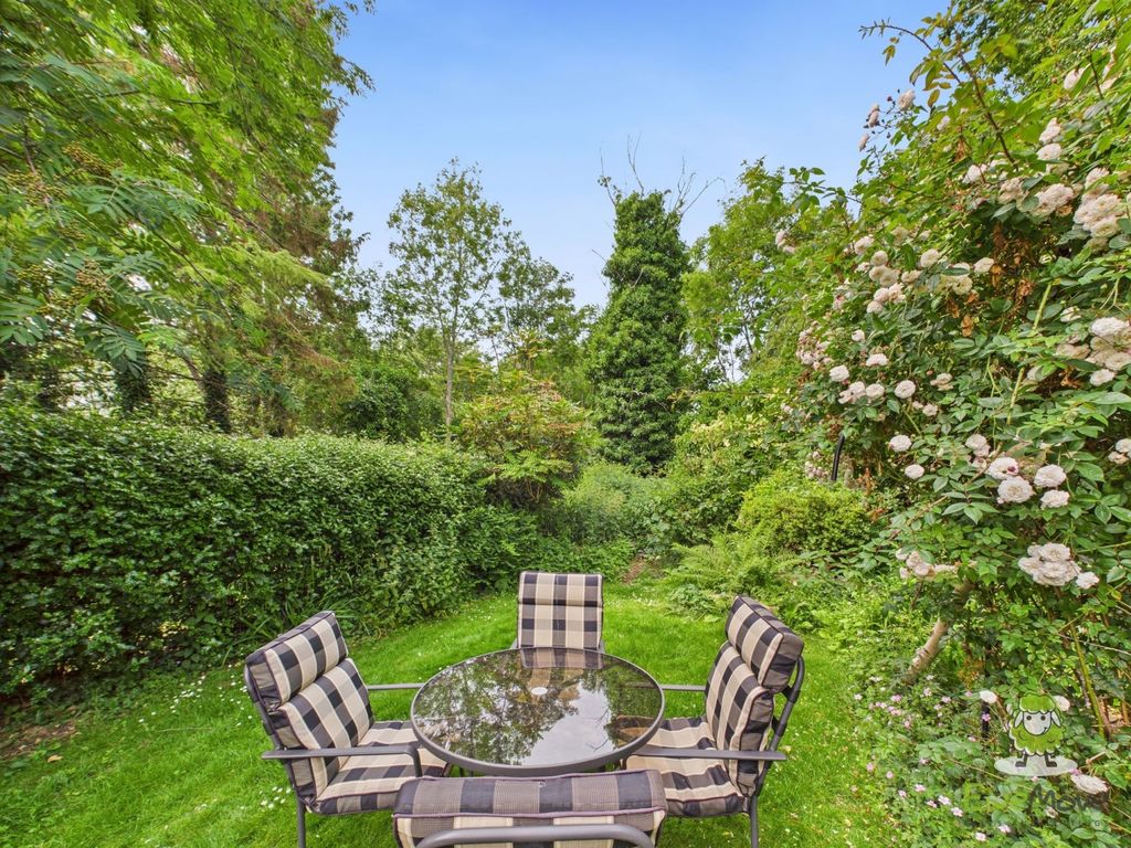 Property photo 2 of 25 Garden - Charlotte Thomasson Ewemove Whitchurch An
