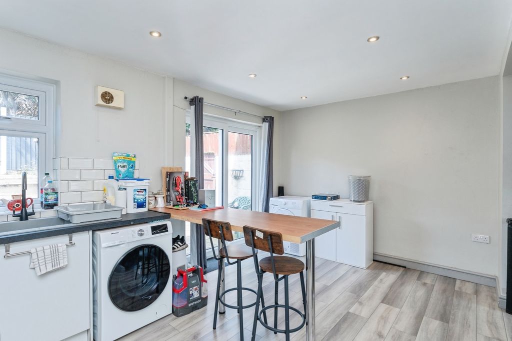 Property photo 3 of 15 Pbox-Img.Jpg