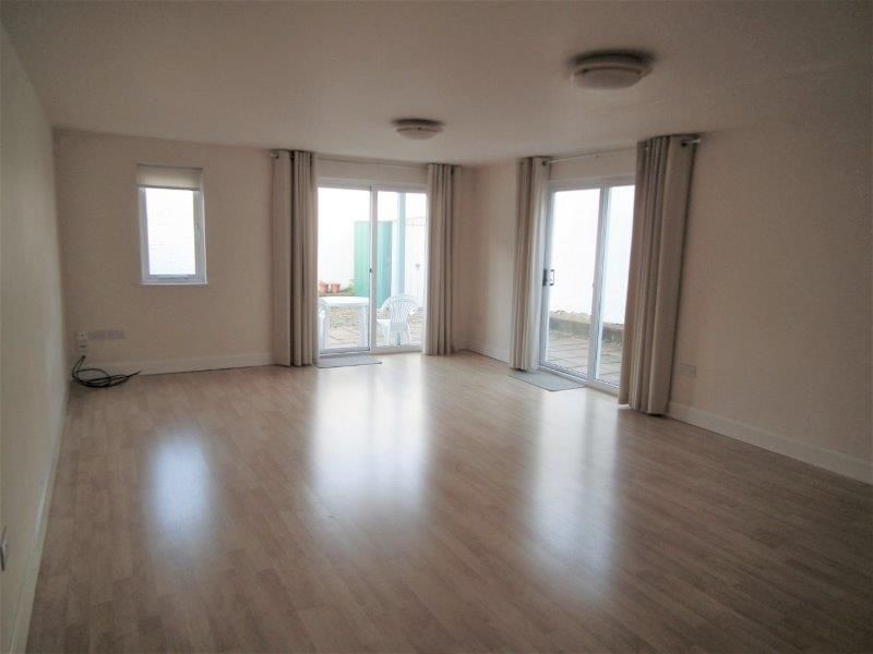 Property photo 2 of 12 Living Room (002).Jp