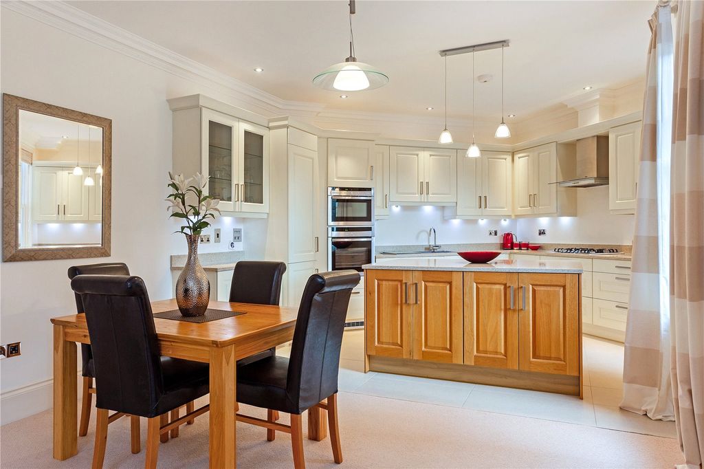 Property photo 3 of 19 Kitchen/Dining Area