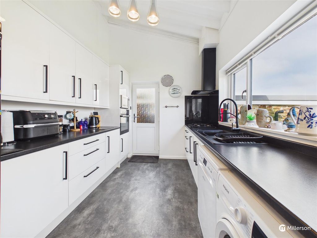 Property photo 3 of 29 Kitchen