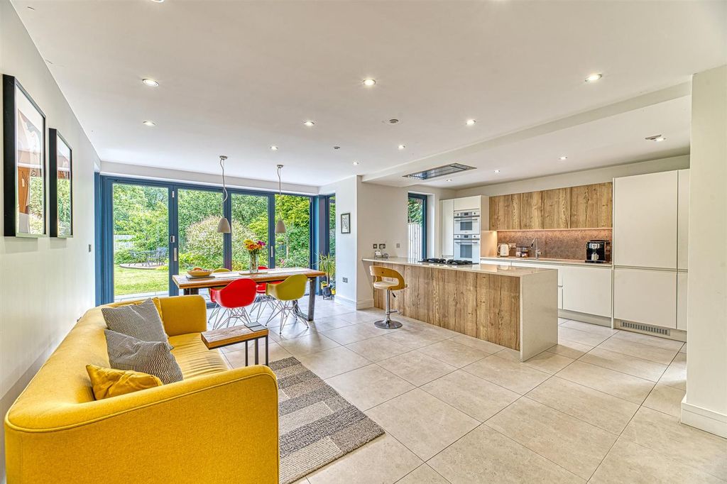 Property photo 2 of 25 Kitchen Diner