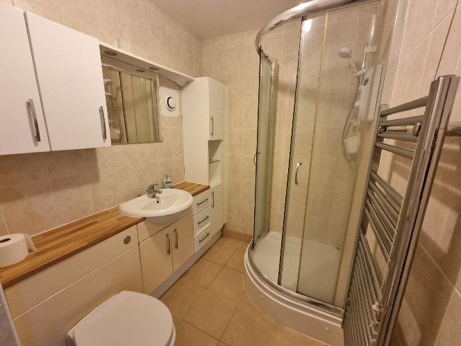 Property photo 3 of 7 Bathroom