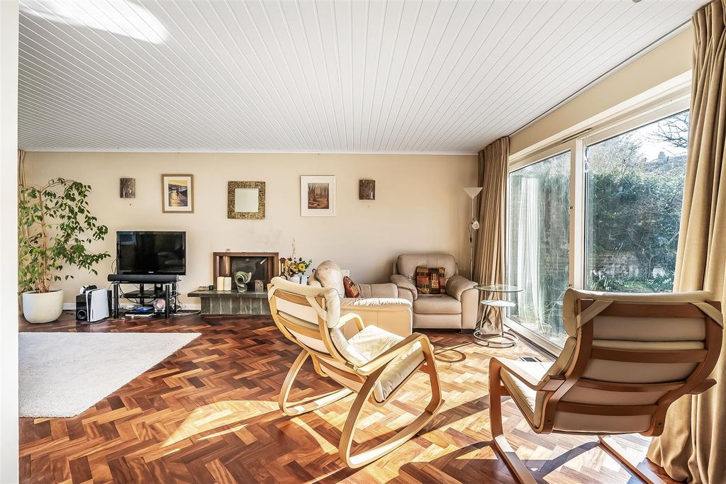 Property photo 3 of 17 49-Badingham-Drive-25.Jpg