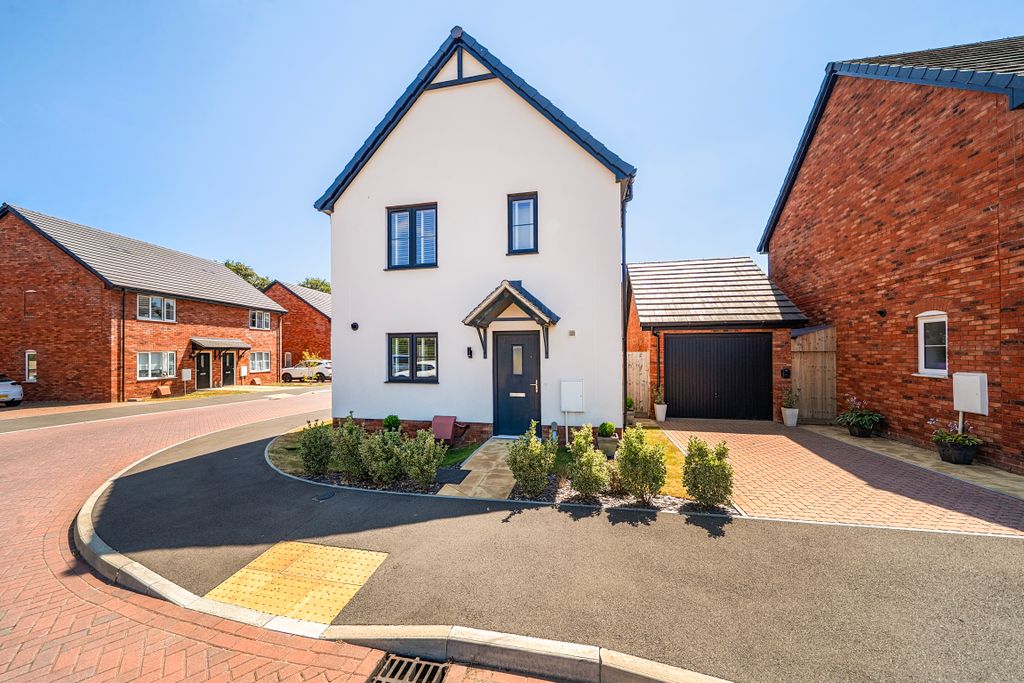 Property photo 1 of 17 149386826A54Ec9F57d0B