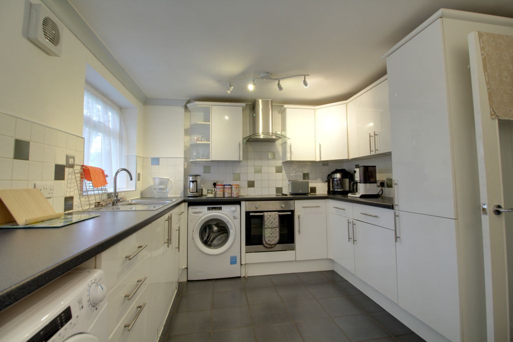 Property photo 2 of 10 Kitchen