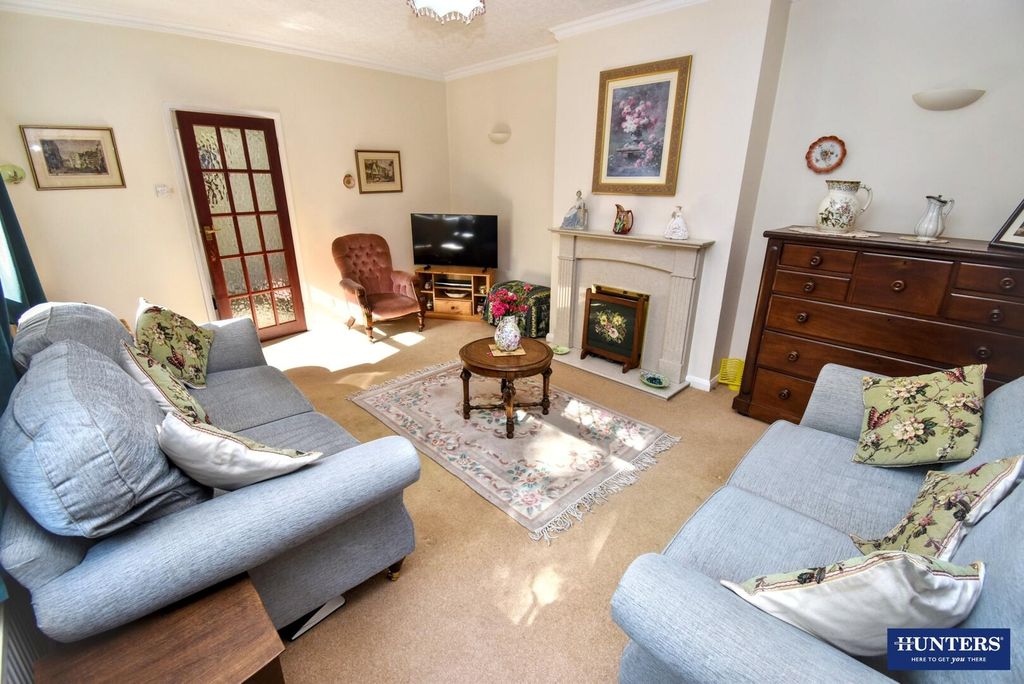 Property photo 2 of 23 Living Room