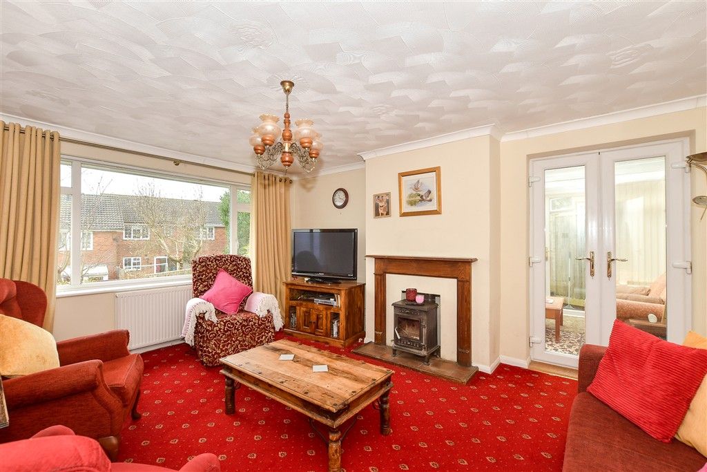 Property photo 3 of 11 Lounge