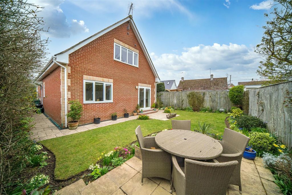 Property photo 2 of 16