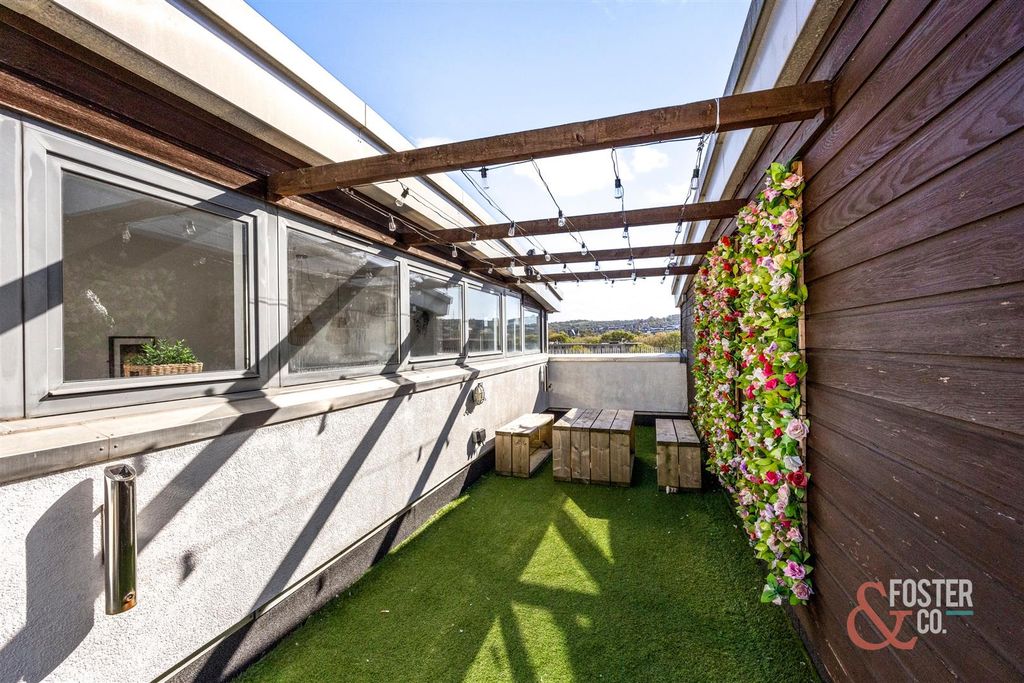 Property photo 2 of 22 New England Street, New England House, 17-005.Jpg