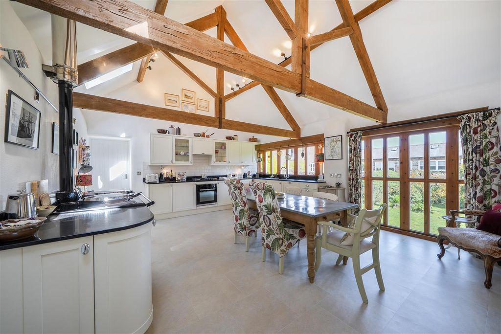 Property photo 3 of 49