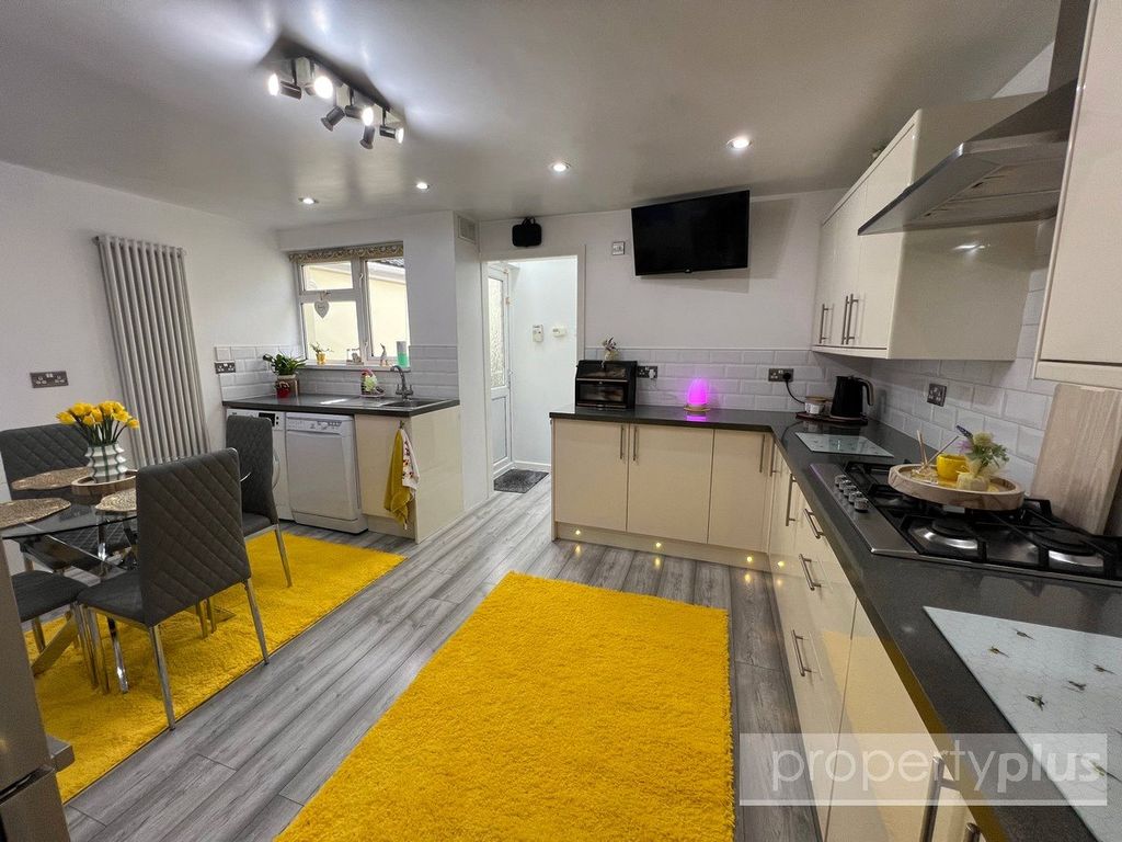 Property photo 1 of 25 Picture No. 12