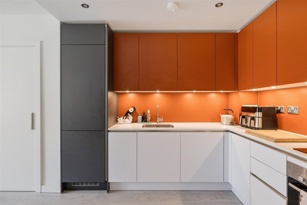Property photo 3 of 27 Copper Street, E20