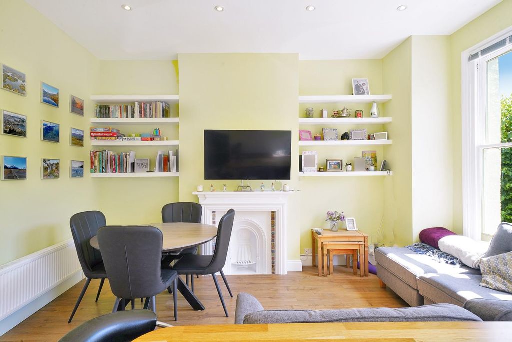 Property photo 3 of 8 Reception