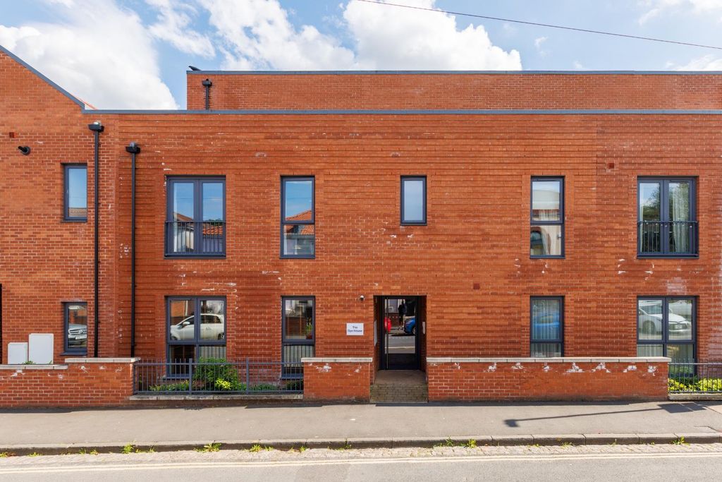 Property photo 2 of 23 Flat 6, 44 Sevier Street-23.Jpg