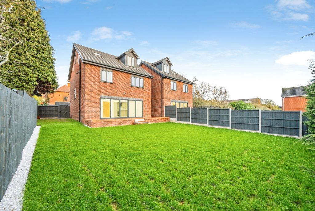 Property photo 3 of 23 Pbox-Img.Jpg