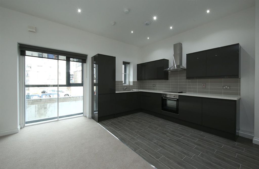 Property photo 3 of 16 1, 35-37 Charles St 0832.Jpg
