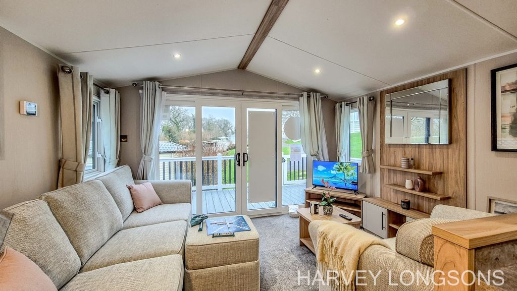 Property photo 2 of 20 Willerby Lamberhurst 12