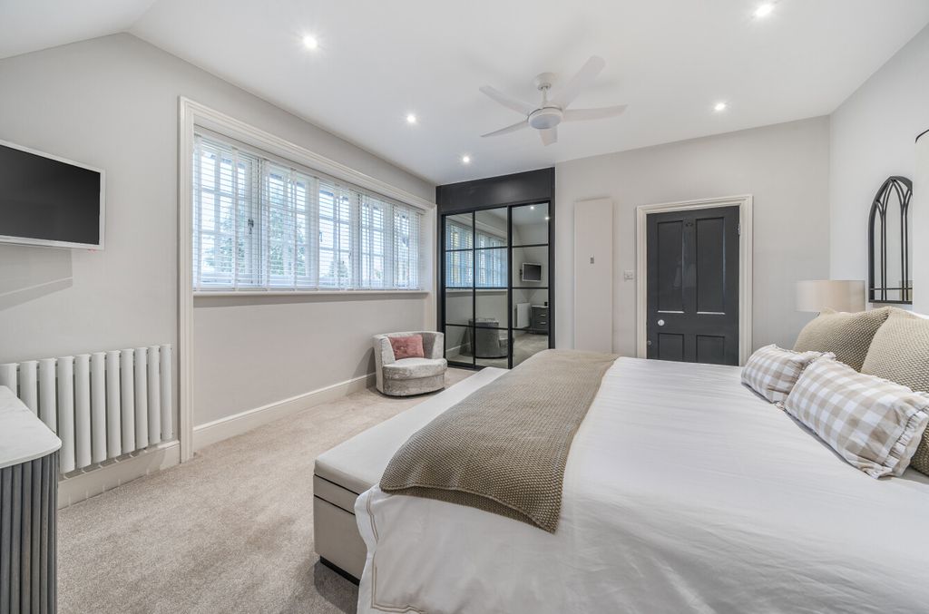 Property photo 3 of 21 1374996-21-690Ddf...
