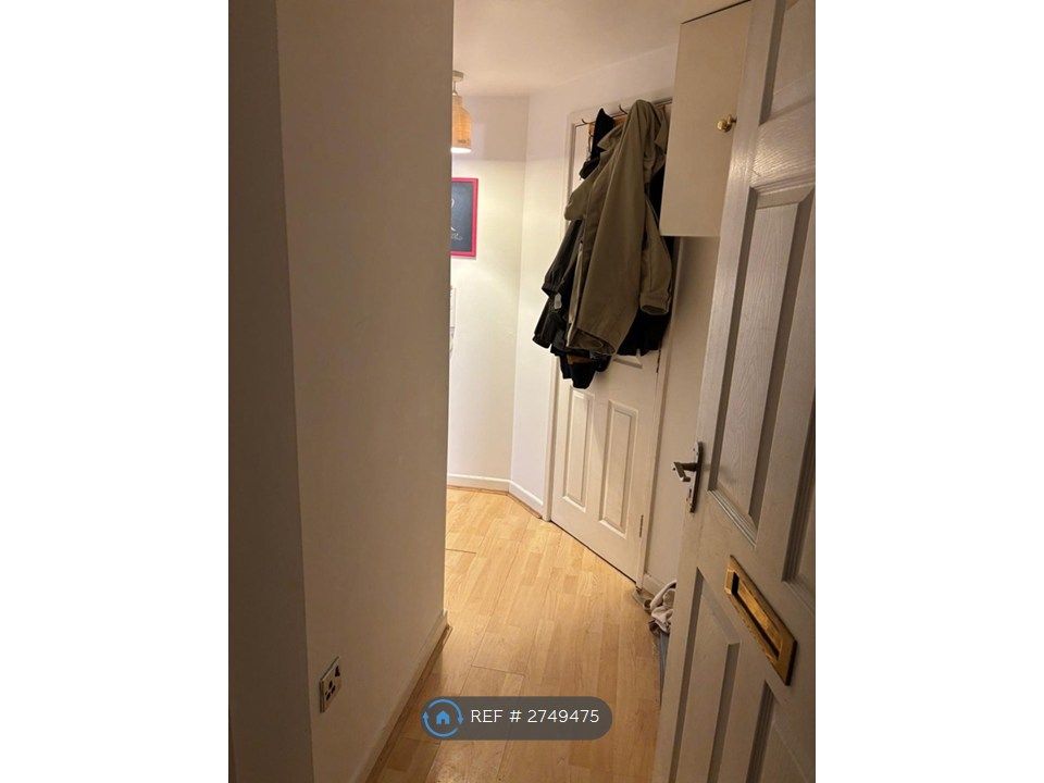 Property photo 2 of 10 Entrance Hall