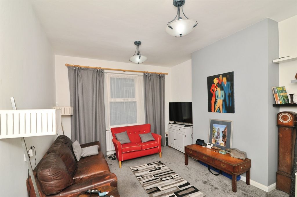 Property photo 3 of 11