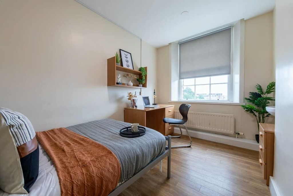 Property photo 1 of 35