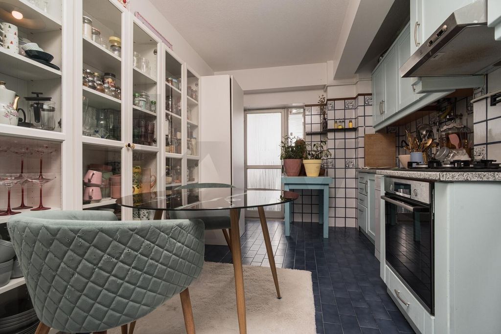 Property photo 1 of 17 Sold: 3-Room Apartment