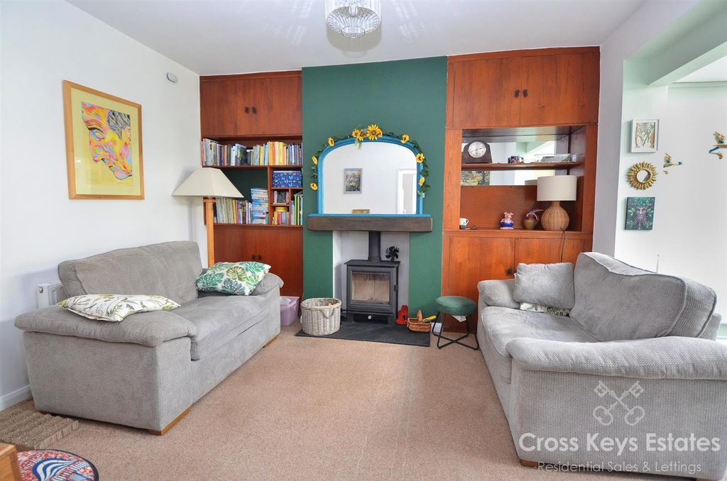 Property photo 2 of 28 Sitting Room