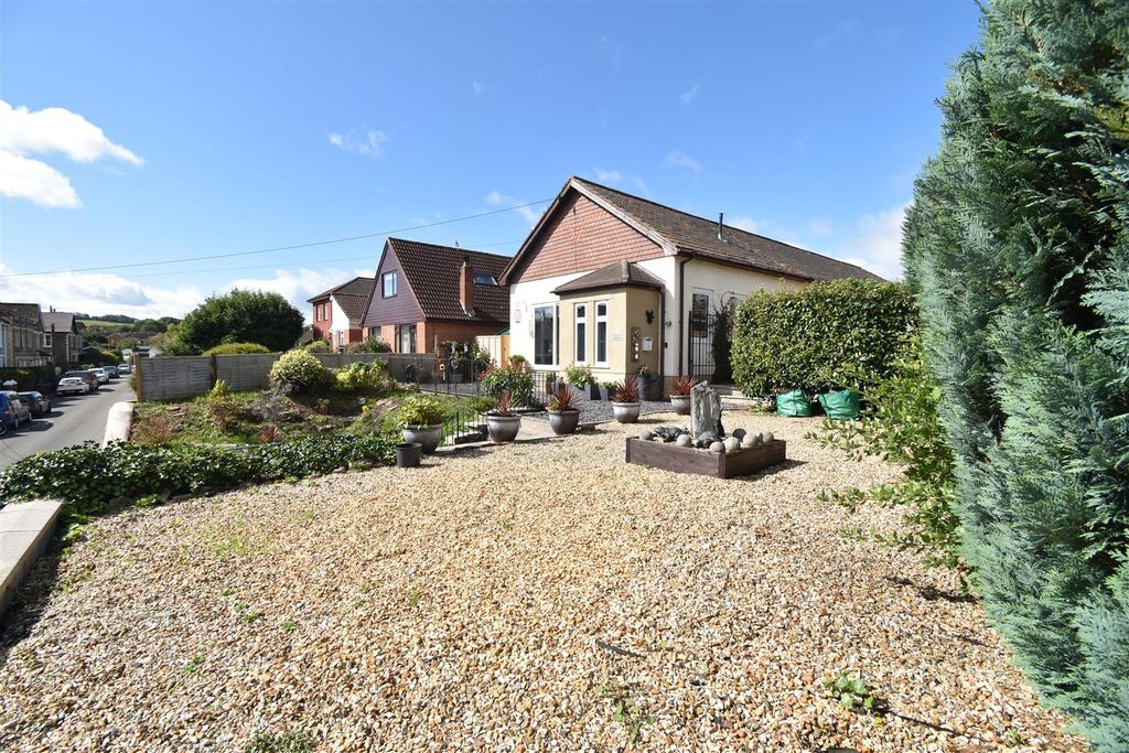 Property photo 1 of 28