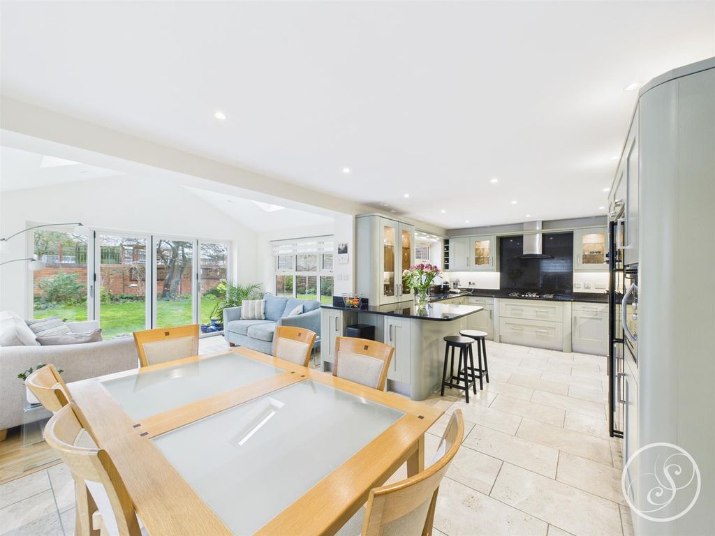 Property photo 2 of 40 Kitchen/Diner