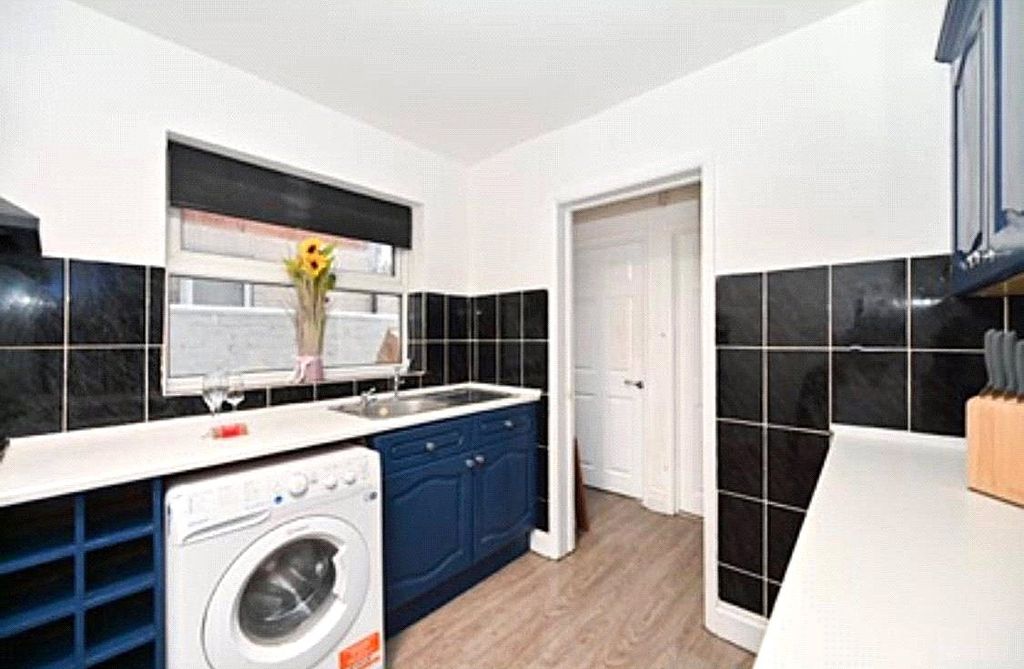 Property photo 3 of 6 Kitchen