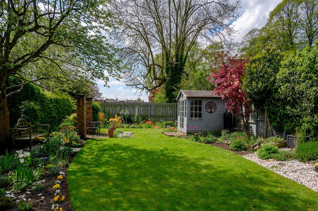 Property photo 2 of 29 Garden