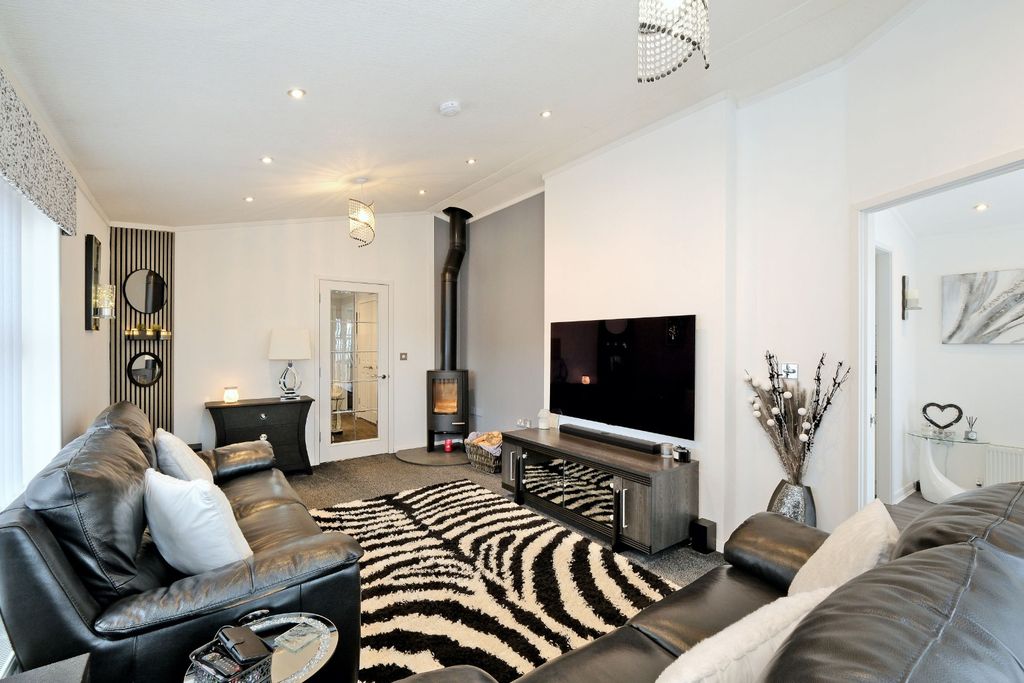 Property photo 3 of 34