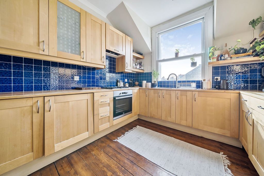 Property photo 3 of 18