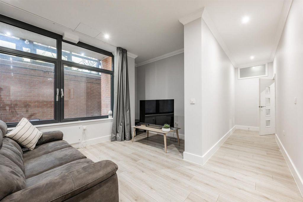 Property photo 3 of 9 Jhs9Pukhi02Sqccbf29Eag.Jpg