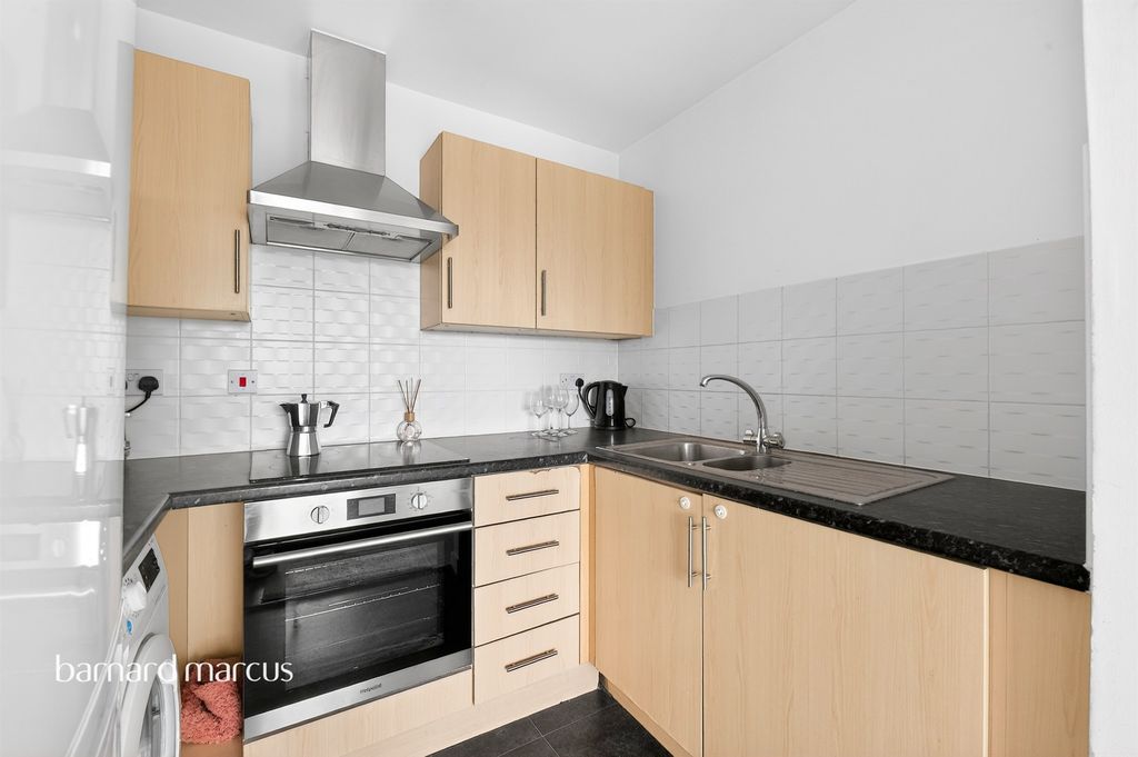 Property photo 1 of 33