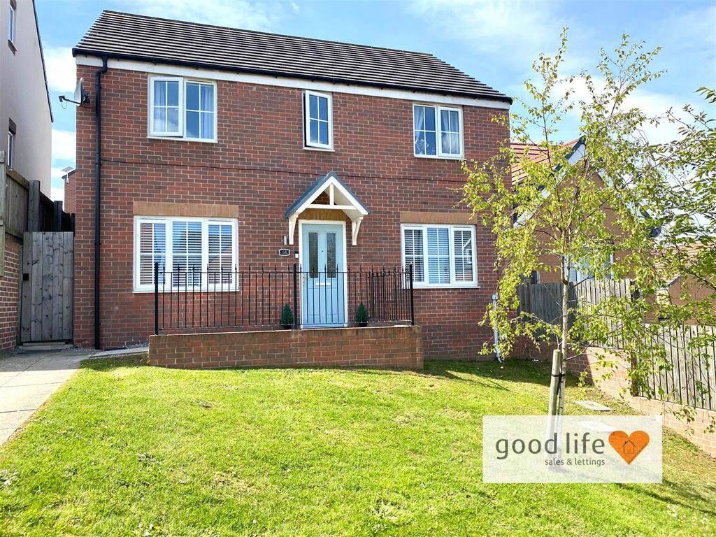 Property photo 1 of 20 20260507_121437646_Ios61Woodhamdrive.Jpg