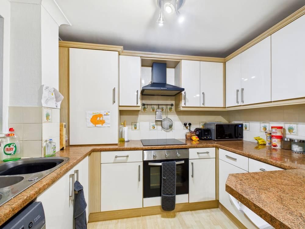 Property photo 3 of 20 Kitchen