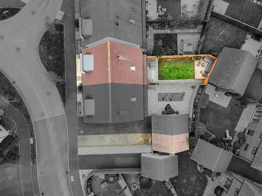 Property photo 2 of 31