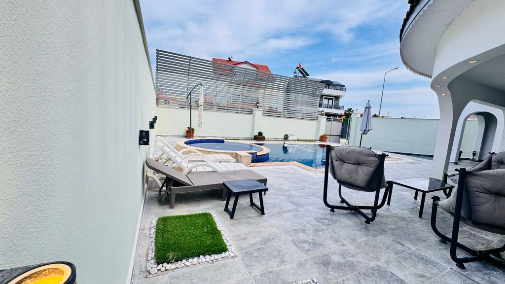 Property photo 3 of 15 Glamourous Villa With A Private Pool For Sale In Antalya - Sunbathing Terraces