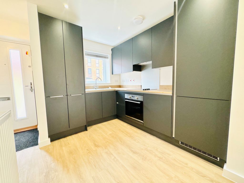 Property photo 3 of 8 Kitchen