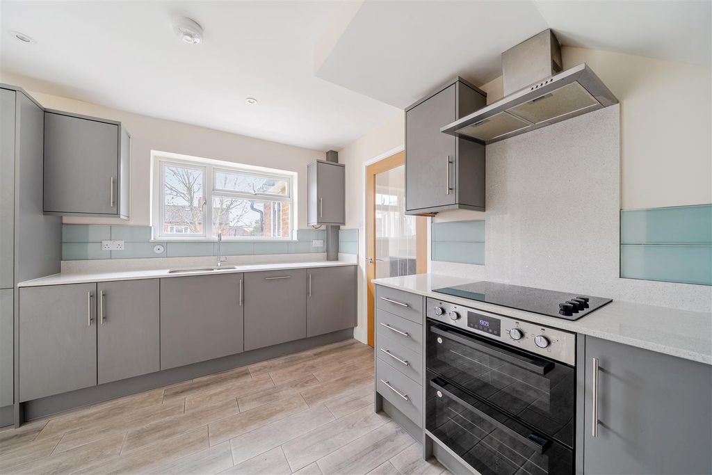 Property photo 2 of 21