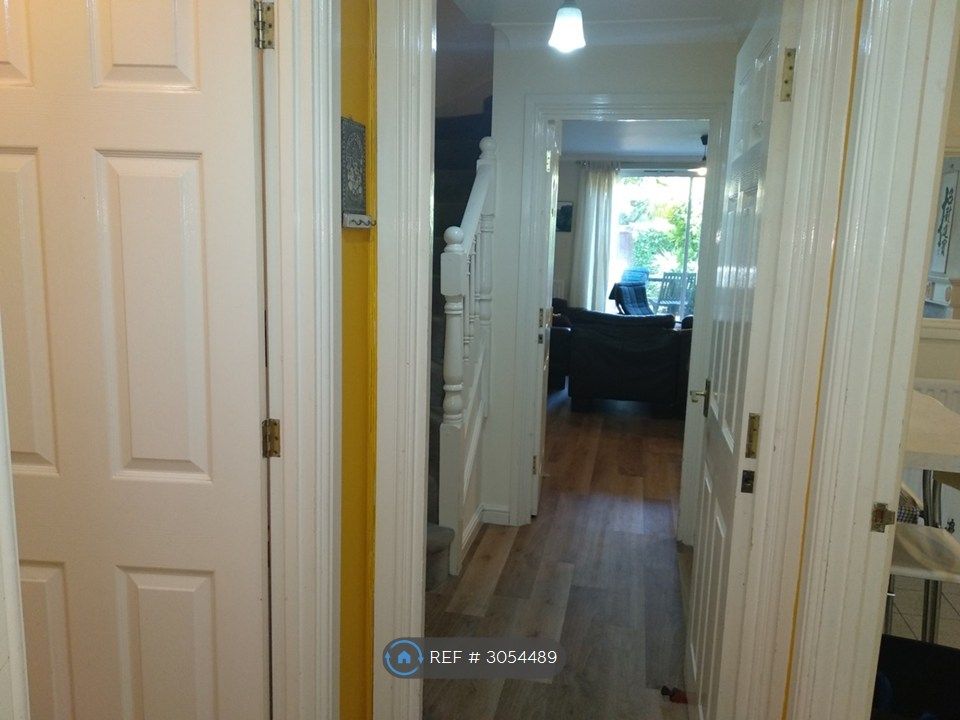 Property photo 2 of 15 Entrance Hall