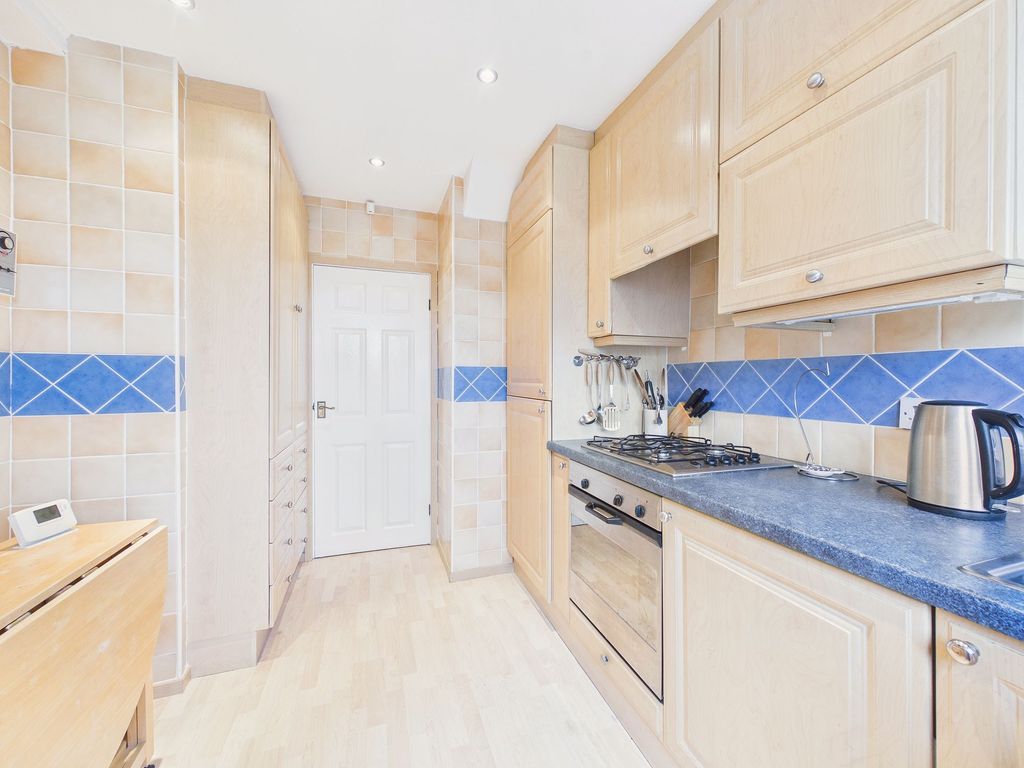 Property photo 3 of 12 Kitchen