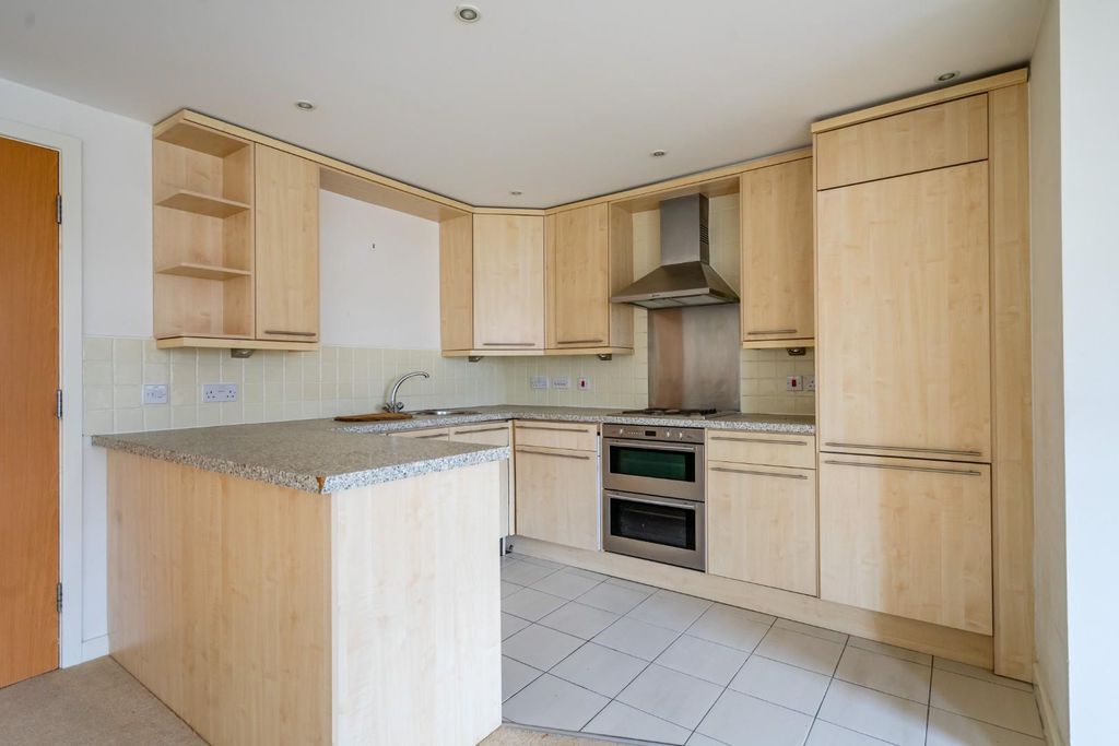 Property photo 3 of 14 Kitchenn