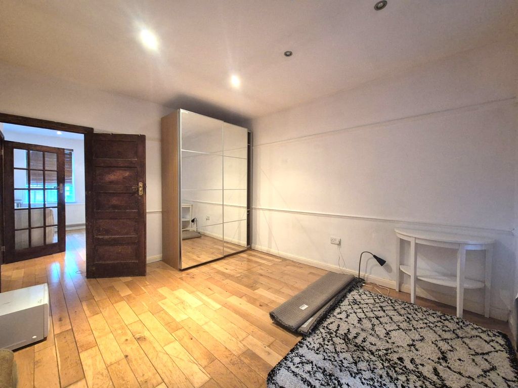 Property photo 3 of 4