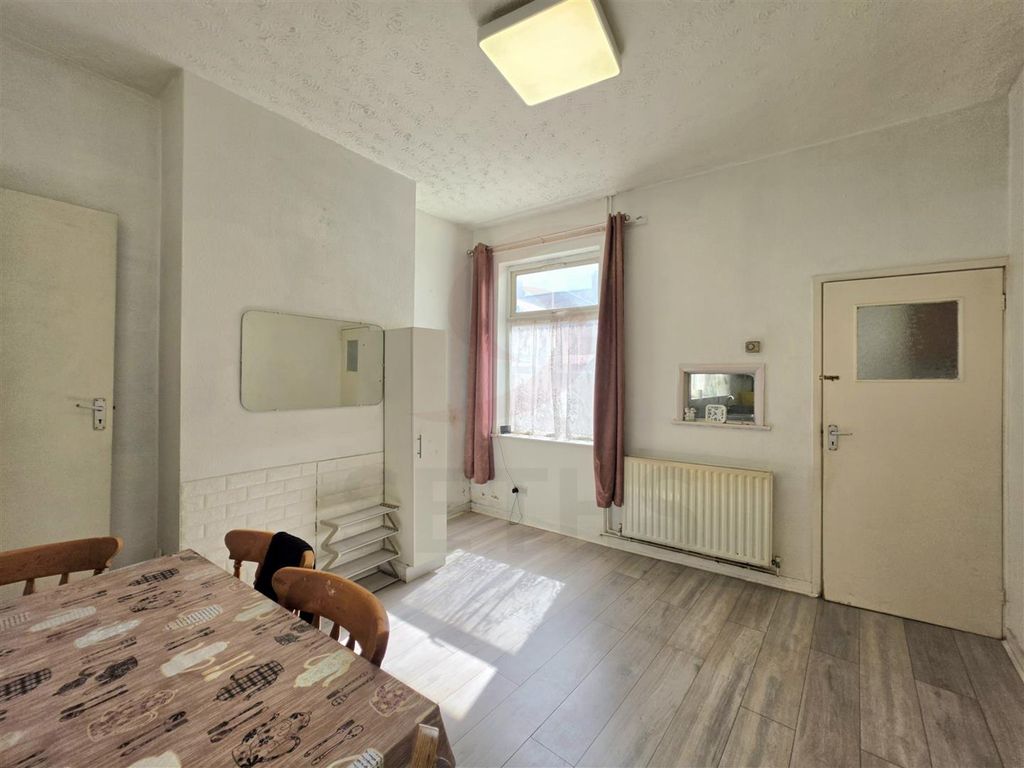 Property photo 3 of 11 Dining Room