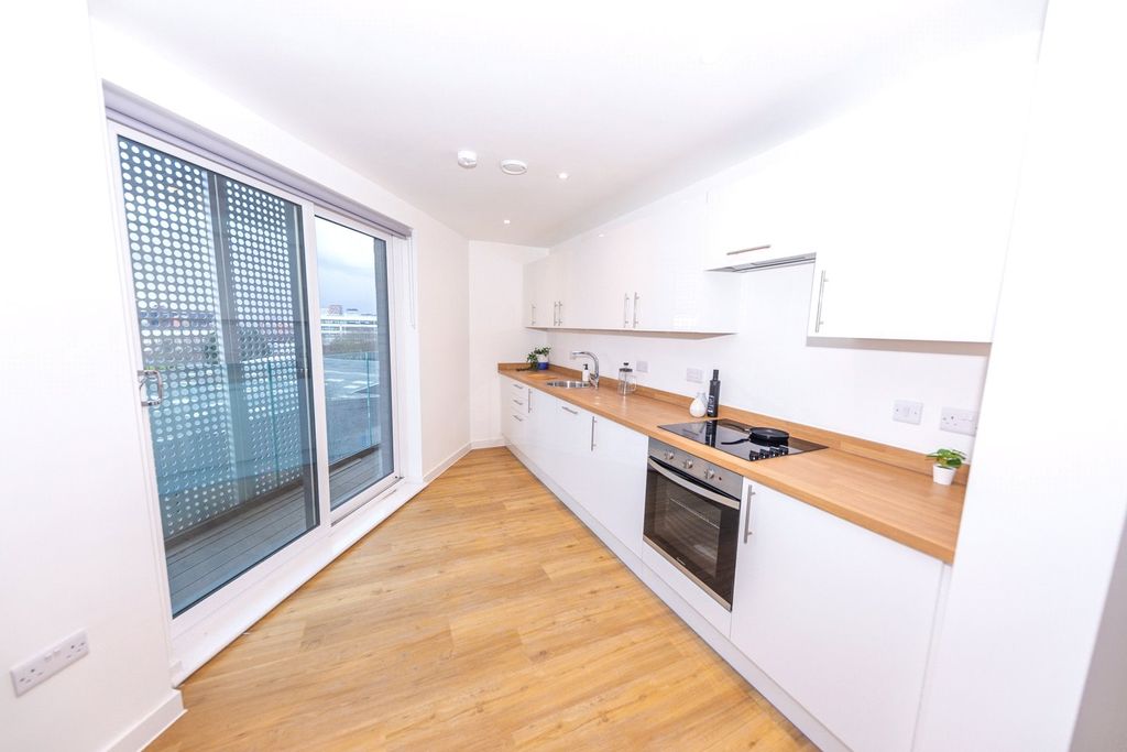 Property photo 2 of 17 Picture No. 34