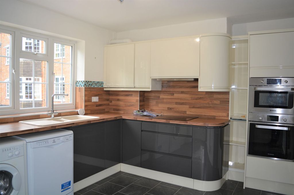 Property photo 2 of 4 Kitchen